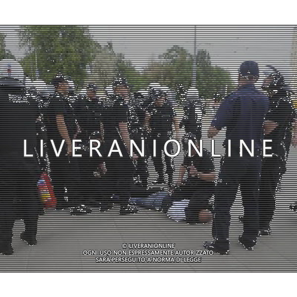 Warszawa 12/06/2012 Przemarsz z zadymy Rosjan przed meczem Polska Rosja na stadionie Narodowym Fot: Ciecier POLISH HOOLIGANS CLASHED WITH POLICE DURING THE MARCH OF RUSSIAN SUPPORTERS BEFORE POLAND - RUSSIA GAME --- Newspix.pl /AGENZIA ALDO LIVERANI SAS - ITALY ONLY - Scontri tra la polizia e i tifosi prima dell\'incontro tra Polonia - Russia Campionati Europei UEFA 2012 Polonia/Ucraina Gruppo A Varsavia (Polonia) *** Local Caption *** www.newspix.pl mail us: info@newspix.pl call us: 0048 022 23 22 222 --- Polish Picture Agency by Ringier Axel Springer Poland