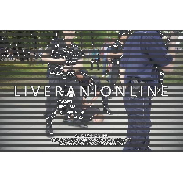 Warszawa 12/06/2012 Przemarsz z zadymy Rosjan przed meczem Polska Rosja na stadionie Narodowym Fot: Ciecier POLISH HOOLIGANS CLASHED WITH POLICE DURING THE MARCH OF RUSSIAN SUPPORTERS BEFORE POLAND - RUSSIA GAME --- Newspix.pl /AGENZIA ALDO LIVERANI SAS - ITALY ONLY - Scontri tra la polizia e i tifosi prima dell\'incontro tra Polonia - Russia Campionati Europei UEFA 2012 Polonia/Ucraina Gruppo A Varsavia (Polonia) *** Local Caption *** www.newspix.pl mail us: info@newspix.pl call us: 0048 022 23 22 222 --- Polish Picture Agency by Ringier Axel Springer Poland