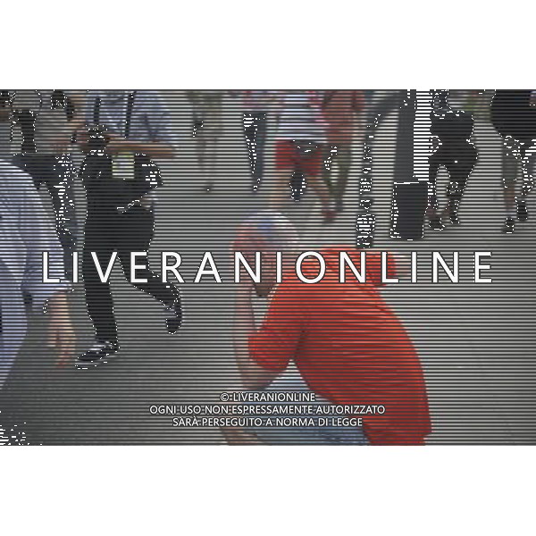 Warszawa 12/06/2012 Przemarsz z zadymy Rosjan przed meczem Polska Rosja na stadionie Narodowym Fot: Ciecier POLISH HOOLIGANS CLASHED WITH POLICE DURING THE MARCH OF RUSSIAN SUPPORTERS BEFORE POLAND - RUSSIA GAME --- Newspix.pl /AGENZIA ALDO LIVERANI SAS - ITALY ONLY - Scontri tra la polizia e i tifosi prima dell\'incontro tra Polonia - Russia Campionati Europei UEFA 2012 Polonia/Ucraina Gruppo A Varsavia (Polonia) *** Local Caption *** www.newspix.pl mail us: info@newspix.pl call us: 0048 022 23 22 222 --- Polish Picture Agency by Ringier Axel Springer Poland