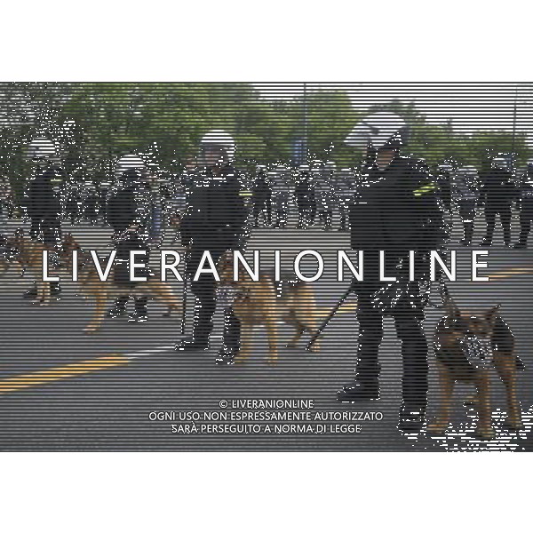 Warszawa 12/06/2012 Przemarsz z zadymy Rosjan przed meczem Polska Rosja na stadionie Narodowym Fot: Ciecier POLISH HOOLIGANS CLASHED WITH POLICE DURING THE MARCH OF RUSSIAN SUPPORTERS BEFORE POLAND - RUSSIA GAME --- Newspix.pl /AGENZIA ALDO LIVERANI SAS - ITALY ONLY - Scontri tra la polizia e i tifosi prima dell\'incontro tra Polonia - Russia Campionati Europei UEFA 2012 Polonia/Ucraina Gruppo A Varsavia (Polonia) *** Local Caption *** www.newspix.pl mail us: info@newspix.pl call us: 0048 022 23 22 222 --- Polish Picture Agency by Ringier Axel Springer Poland