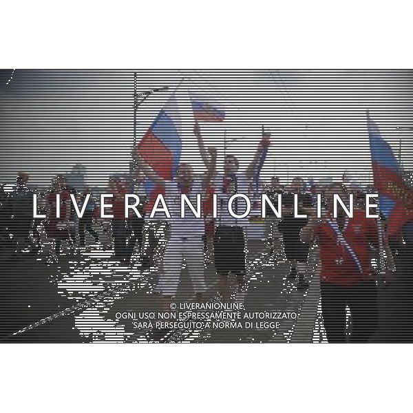 Warszawa 12/06/2012 Przemarsz z zadymy Rosjan przed meczem Polska Rosja na stadionie Narodowym Fot: Ciecier POLISH HOOLIGANS CLASHED WITH POLICE DURING THE MARCH OF RUSSIAN SUPPORTERS BEFORE POLAND - RUSSIA GAME --- Newspix.pl /AGENZIA ALDO LIVERANI SAS - ITALY ONLY - Scontri tra la polizia e i tifosi prima dell\'incontro tra Polonia - Russia Campionati Europei UEFA 2012 Polonia/Ucraina Gruppo A Varsavia (Polonia) *** Local Caption *** www.newspix.pl mail us: info@newspix.pl call us: 0048 022 23 22 222 --- Polish Picture Agency by Ringier Axel Springer Poland