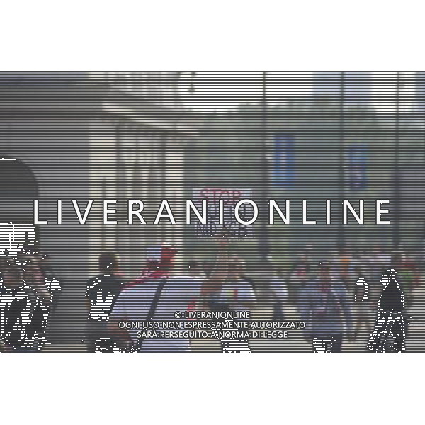 Warszawa 12/06/2012 Przemarsz z zadymy Rosjan przed meczem Polska Rosja na stadionie Narodowym Fot: Ciecier POLISH HOOLIGANS CLASHED WITH POLICE DURING THE MARCH OF RUSSIAN SUPPORTERS BEFORE POLAND - RUSSIA GAME --- Newspix.pl /AGENZIA ALDO LIVERANI SAS - ITALY ONLY - Scontri tra la polizia e i tifosi prima dell\'incontro tra Polonia - Russia Campionati Europei UEFA 2012 Polonia/Ucraina Gruppo A Varsavia (Polonia) *** Local Caption *** www.newspix.pl mail us: info@newspix.pl call us: 0048 022 23 22 222 --- Polish Picture Agency by Ringier Axel Springer Poland