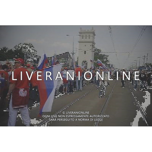 Warszawa 12/06/2012 Przemarsz z zadymy Rosjan przed meczem Polska Rosja na stadionie Narodowym Fot: Ciecier POLISH HOOLIGANS CLASHED WITH POLICE DURING THE MARCH OF RUSSIAN SUPPORTERS BEFORE POLAND - RUSSIA GAME --- Newspix.pl /AGENZIA ALDO LIVERANI SAS - ITALY ONLY - Scontri tra la polizia e i tifosi prima dell\'incontro tra Polonia - Russia Campionati Europei UEFA 2012 Polonia/Ucraina Gruppo A Varsavia (Polonia) *** Local Caption *** www.newspix.pl mail us: info@newspix.pl call us: 0048 022 23 22 222 --- Polish Picture Agency by Ringier Axel Springer Poland