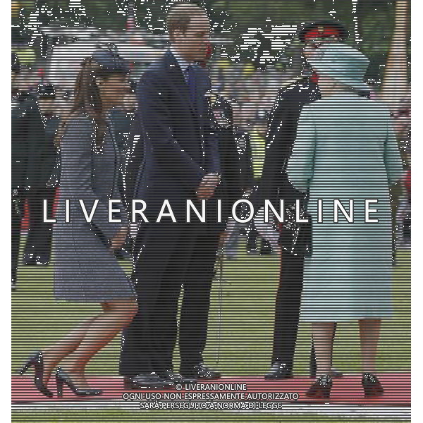 Britain\'s Catherine, Duchess of Cambridge (L) curtsies as her and her husband Prince William bid farewell to Queen Elizabeth (R) during a visit to Vernon Park in Nottingham, central England, June 13, 2012. /PHOTOSHOT/AG ALDO LIVERANI SAS - ITALY ONLY - *** Local Caption *** .