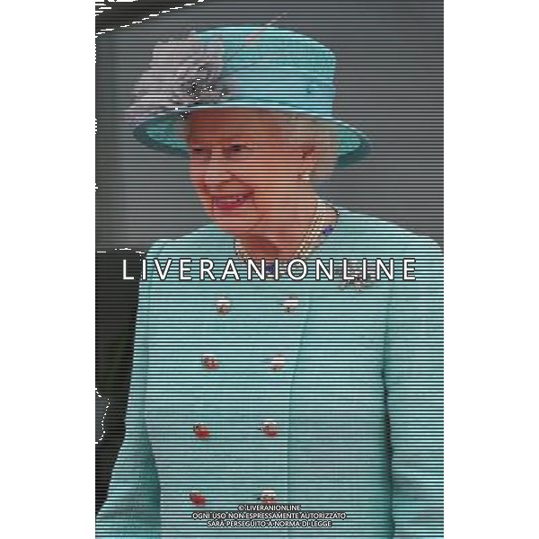 Queen Elizabeth II during a visit to the Olympic Swimming Pool, Corby on the latest leg of the Diamond Jubilee tour. /PHOTOSHOT/AG ALDO LIVERANI SAS - ITALY ONLY - *** Local Caption *** .