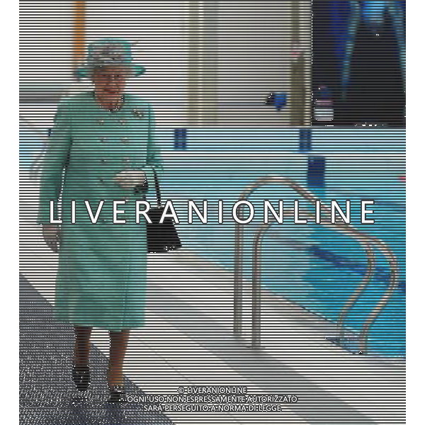 Queen Elizabeth II during a visit to the Olympic Swimming Pool, Corby on the latest leg of the Diamond Jubilee tour. /PHOTOSHOT/AG ALDO LIVERANI SAS - ITALY ONLY - *** Local Caption *** .