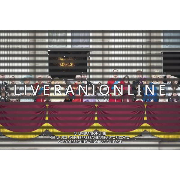 HRH Queen Elisabeth the 2nd ,Prince Philip, The Duke of Edinburgh \' members of the royal family greet the crowds from the balcony of Buckingham Palace Since 1748 Trooping the Colour has also marked the official birthday of the British sovereign. It is held in London annually on a Saturday in June on Horse Guards Parade next to St. James\'s Park, and coincides with the publication of the Birthday Honours List. Among the audience are the Royal Family, invited guests, ticketholders and the general public. The colourful ceremony is also known as \'The Queen\'s Birthday Parade\', though the official birthday for the Queen is on the 21st of June ©photoshot/Agenzia Aldo Liverani Sas - ITALY ONLY - REALI INGLESI: La regina Elisabetta II e famiglia reale ha festeggiato il suo compleanno ufficiale, passando in rassegna le truppe e le Guardie dei suoi reggimenti nel centro di Londra, Gran Bretagna, 16 giugno 2012
