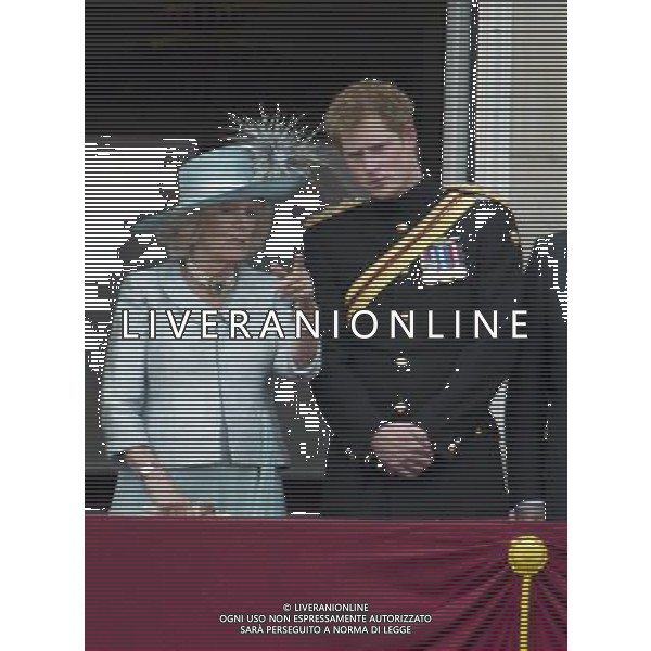 Trooping The Colour . Members of The Royal Family stand on the balcony of Buckingham Palace . Prince Harry and The Duchess of Cornwall ©photoshot/Agenzia Aldo Liverani Sas - ITALY ONLY - REALI INGLESI: La regina Elisabetta II e famiglia reale ha festeggiato il suo compleanno ufficiale, passando in rassegna le truppe e le Guardie dei suoi reggimenti nel centro di Londra, Gran Bretagna, 16 giugno 2012