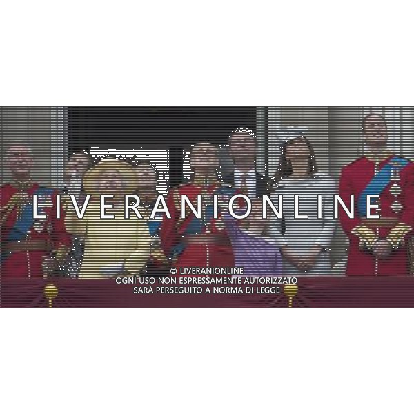 Trooping The Colour . Members of The Royal Family stand on the balcony of Buckingham Palace . Prince Charles ,Prince Edwards The Queen , Princess Royal,Prince Phillip ,Lady Louise , Tim Lawrence Duches of Cambridge and Prince William ©photoshot/Agenzia Aldo Liverani Sas - ITALY ONLY - REALI INGLESI: La regina Elisabetta II e famiglia reale ha festeggiato il suo compleanno ufficiale, passando in rassegna le truppe e le Guardie dei suoi reggimenti nel centro di Londra, Gran Bretagna, 16 giugno 2012