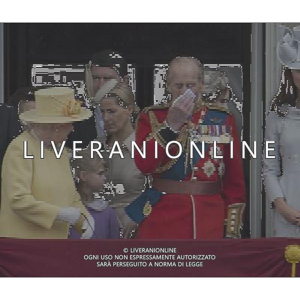 Trooping The Colour . Members of The Royal Family stand on the balcony of Buckingham Palace . Prince Phillip blows his nose ©photoshot/Agenzia Aldo Liverani Sas - ITALY ONLY - REALI INGLESI: La regina Elisabetta II e famiglia reale ha festeggiato il suo compleanno ufficiale, passando in rassegna le truppe e le Guardie dei suoi reggimenti nel centro di Londra, Gran Bretagna, 16 giugno 2012