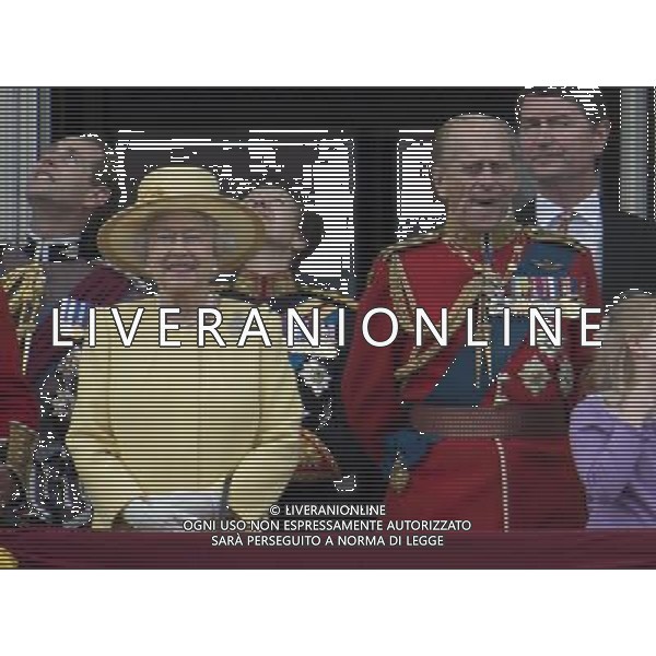Trooping The Colour . Members of The Royal Family stand on the balcony of Buckingham Palace . The Queen and Prince Phillip . ©photoshot/Agenzia Aldo Liverani Sas - ITALY ONLY - REALI INGLESI: La regina Elisabetta II e famiglia reale ha festeggiato il suo compleanno ufficiale, passando in rassegna le truppe e le Guardie dei suoi reggimenti nel centro di Londra, Gran Bretagna, 16 giugno 2012