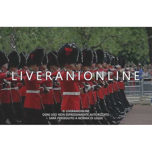 (120616) -- LONDON, June 16, 2012 () -- Guards regiments of Britain\'s Queen Elizabeth II march during the Trooping of the Color ceremony in central London, Britain, June 16, 2012. The Queen celebrated her official birthday on Saturday, by reviewing troops from her Guards regiments and viewing a flypast of Royal Air Force planes in central London. The annual event known as the Trooping of the Color is always held on a Saturday in the middle of June to mark the Queen\'s official birthday. (/Bimal Gautam) ©photoshot/Agenzia Aldo Liverani Sas - ITALY ONLY - REALI INGLESI: La regina Elisabetta II e famiglia reale ha festeggiato il suo compleanno ufficiale, passando in rassegna le truppe e le Guardie dei suoi reggimenti nel centro di Londra, Gran Bretagna, 16 giugno 2012