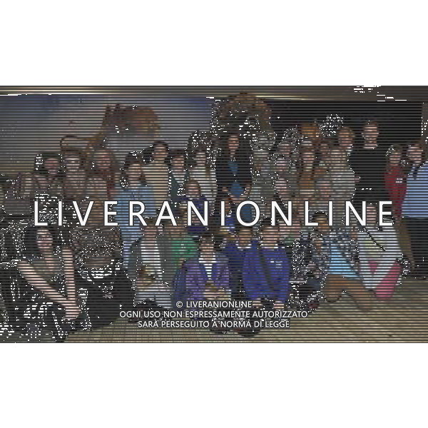 The Duchess of Cambridge with children and actors, as she hosts 150 children and young people from The Art Room at a performance of The Lion, The Witch and The Wardrobe at Kensington Gardens, London. Photo. Picture date: Friday June 15, 2012. Kate. Photo credit should read: ©photoshot/Agenzia Aldo Liverani Sas - ITALY ONLY - REALI INGLESI: Kate Middleton, duchessa di Cambridge a teatro a Kensington Gardens, Londra 15 giugno 2012.