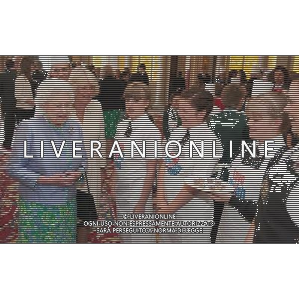 Queen Elizabeth II meets pupils from Latimer Arts College, in Northamptonshire, at a reception at Buckingham Palace, in central London. Photo. Queen Elizabeth II and the Duchess of Cornwall met winners of the \'Cook for the Queen\' competition, who created the menu served at a reception at Buckingham Palace. Picture date: Friday June 15, 2012. ©photoshot/Agenzia Aldo Liverani Sas - ITALY ONLY - REALI INGLESI: La Regina Elisabetta II e Camilla duchessa di Cornovaglia hanno incontrato i vincitori del Concorso \'un Cuoco per la Regina\' che ha creato il menu servito ad un ricevimento a Buckingham Palace a Londra 15 giugno 2012. 