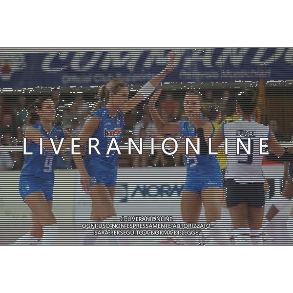NAZIONALE PALLAVOLO FEMMINILE ITALIA EMILIA amichevole di Volley per i terremotati dell\'emilia, Montichiari (Bs) 17 giugno 2012. nella foto arrighetti valentina esultanza ©Fotolive Filippo Venezia/AGENZIA ALDO LIVERANI SAS