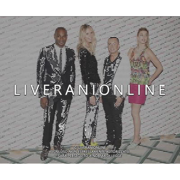 (L-R) Tyson Beckford, Elle Macpherson, Julien Macdonald \' Whitney Port pose for photographers during a photocall at Claridges Hotel ©photoshot/AG ALDO LIVERANI SAS - ITALY ONLY -