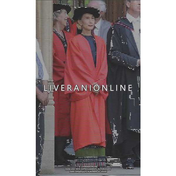 Aung San Suu Kyi receives her honorary degree along with seven other distinguished figures at the Encaenia ceremony in the Sheldonian Theatre, Oxford. 20th June 2012 /PHOTOSHOT/AG ALDO LIVERANI SAS - ITALY ONLY -