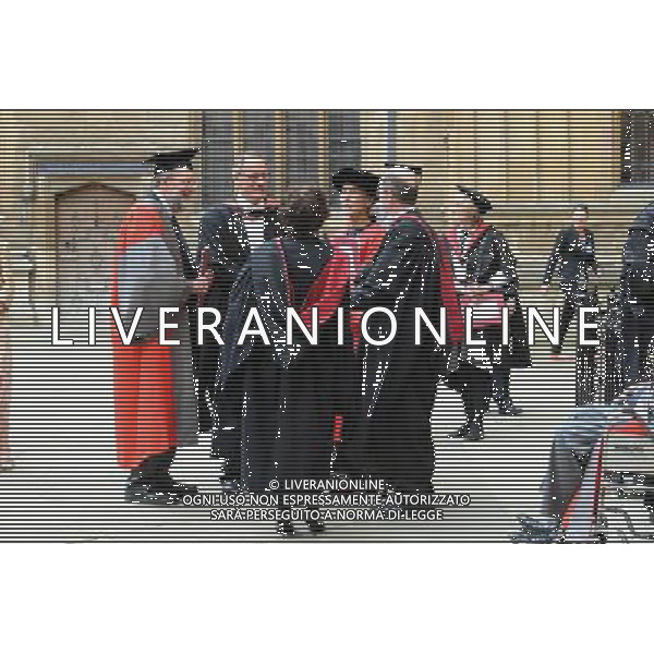 Aung San Suu Kyi receives her honorary degree along with seven other distinguished figures at the Encaenia ceremony in the Sheldonian Theatre, Oxford. 20th June 2012 /PHOTOSHOT/AG ALDO LIVERANI SAS - ITALY ONLY -