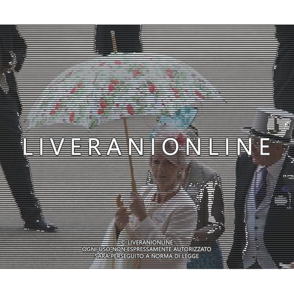 (120622) -- London, June 22, 2012 () -- A woman wearing hat is seen on the Royal Ascot, in Ascot, Berkshire, UK, June 21, 2012. Dated from 1711, the annual Royal Ascot week is one of Europe\'s most famous horse racing event. The Thursday in every Royal Ascot week is the traditional Ladies\' Day, on which spectating ladies specially wear beautiful hats for the Gold Cup race. (/Zhang Yuenan) (zy) /PHOTOSHOT/ALDO LIVERANI SAS - ITALY ONLY