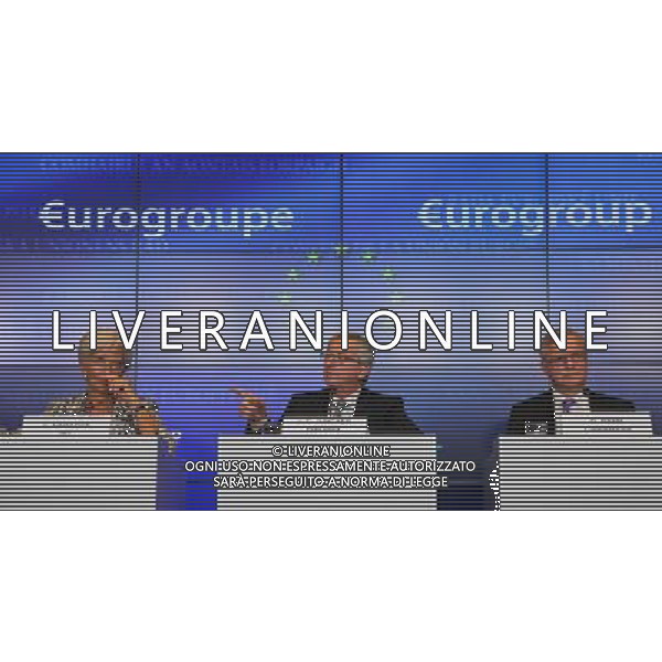 (120621) -- LUXEMBOURG, June 21, 2012 () -- Luxembourg Prime Minister and Eurogroup President Jean-Claude Juncker (C) gestures during a joint press conference with International Monetary Fund (IMF) Managing Director Christine Lagarde (L) and European Economic and Monetary Affairs Commissioner Olli Rehn after a Eurogroup finance ministers\' meeting in Luxembourg, on June 21, 2012. (/Yan Ting) /PHOTOSHOT/ALDO LIVERANI SAS - ITALY ONLY