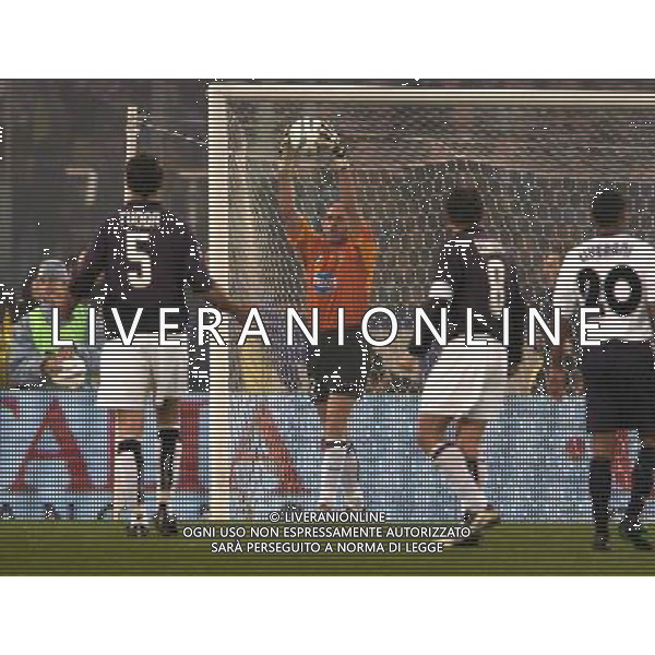 Lazio-juventus Coppa Italia finale andata Tim Cup 17/03/2004 nella foto antonio chimenti esulta dopo aver parato il rigore di cesar foto pasquazi/agenzia aldo liverani