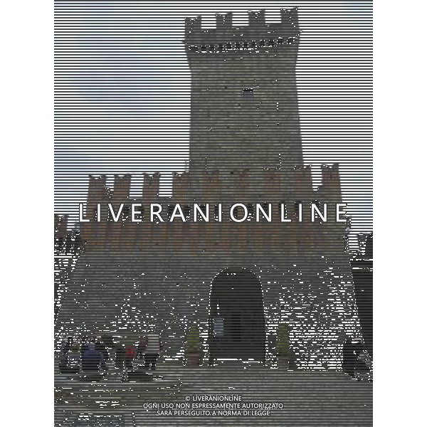 Il castello di Vigoleno  un imponente complesso fortificato della provincia di Piacenza sul confine con quella di Parma, nel comune di Vernasca AG ALDO LIVERANI *** Local Caption *** Il castello di Vigoleno  un imponente complesso fortificato della provincia di Piacenza sul confine con quella di Parma, nel comune di Vernasca
