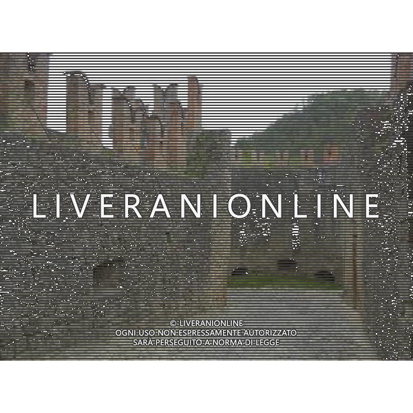 Il castello di Vigoleno  un imponente complesso fortificato della provincia di Piacenza sul confine con quella di Parma, nel comune di Vernasca AG ALDO LIVERANI *** Local Caption *** Il castello di Vigoleno  un imponente complesso fortificato della provincia di Piacenza sul confine con quella di Parma, nel comune di Vernasca