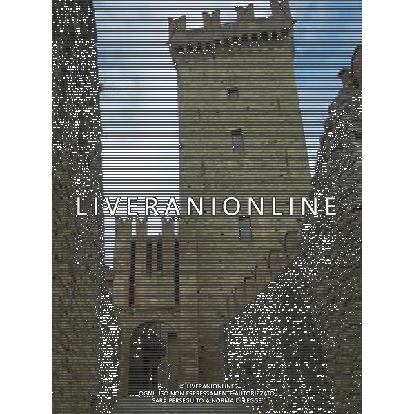 Il castello di Vigoleno  un imponente complesso fortificato della provincia di Piacenza sul confine con quella di Parma, nel comune di Vernasca AG ALDO LIVERANI *** Local Caption *** Il castello di Vigoleno  un imponente complesso fortificato della provincia di Piacenza sul confine con quella di Parma, nel comune di Vernasca
