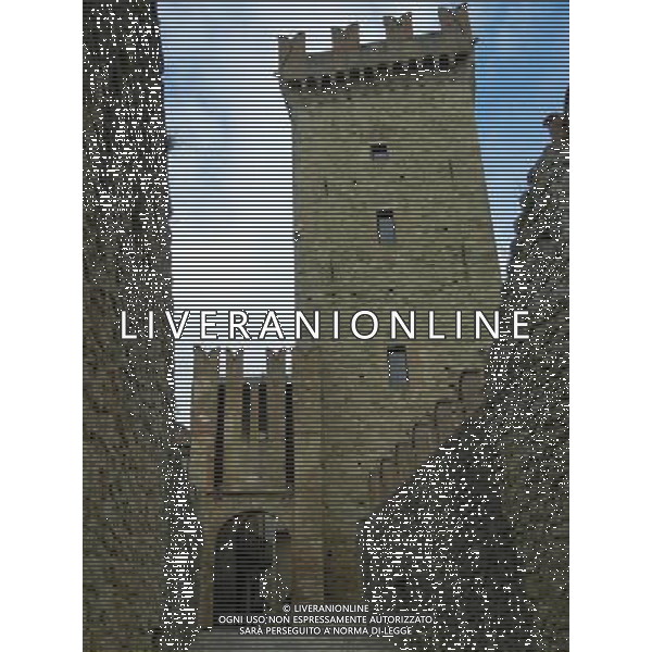 Il castello di Vigoleno  un imponente complesso fortificato della provincia di Piacenza sul confine con quella di Parma, nel comune di Vernasca AG ALDO LIVERANI *** Local Caption *** Il castello di Vigoleno  un imponente complesso fortificato della provincia di Piacenza sul confine con quella di Parma, nel comune di Vernasca