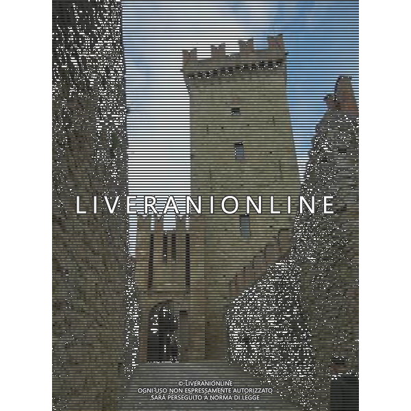 Il castello di Vigoleno  un imponente complesso fortificato della provincia di Piacenza sul confine con quella di Parma, nel comune di Vernasca AG ALDO LIVERANI *** Local Caption *** Il castello di Vigoleno  un imponente complesso fortificato della provincia di Piacenza sul confine con quella di Parma, nel comune di Vernasca