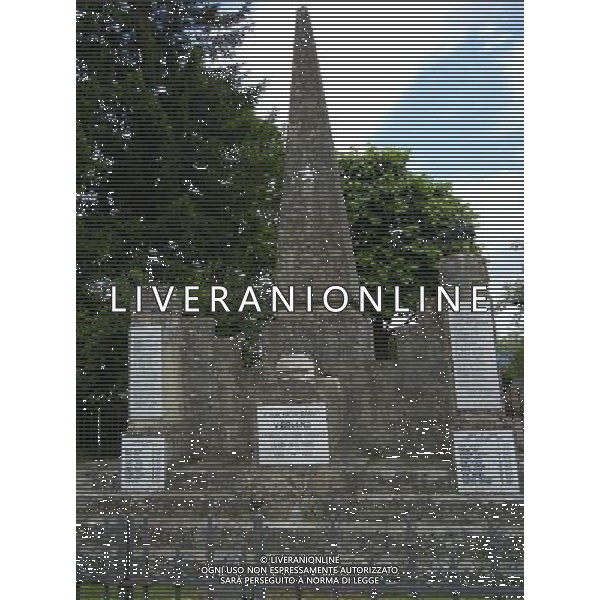 Il castello di Vigoleno  un imponente complesso fortificato della provincia di Piacenza sul confine con quella di Parma, nel comune di Vernasca AG ALDO LIVERANI *** Local Caption *** Il castello di Vigoleno  un imponente complesso fortificato della provincia di Piacenza sul confine con quella di Parma, nel comune di Vernasca