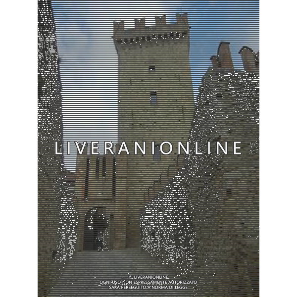 Il castello di Vigoleno  un imponente complesso fortificato della provincia di Piacenza sul confine con quella di Parma, nel comune di Vernasca AG ALDO LIVERANI *** Local Caption *** Il castello di Vigoleno  un imponente complesso fortificato della provincia di Piacenza sul confine con quella di Parma, nel comune di Vernasca