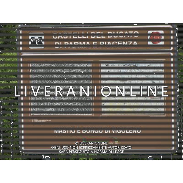 Il castello di Vigoleno  un imponente complesso fortificato della provincia di Piacenza sul confine con quella di Parma, nel comune di Vernasca AG ALDO LIVERANI *** Local Caption *** Il castello di Vigoleno  un imponente complesso fortificato della provincia di Piacenza sul confine con quella di Parma, nel comune di Vernasca