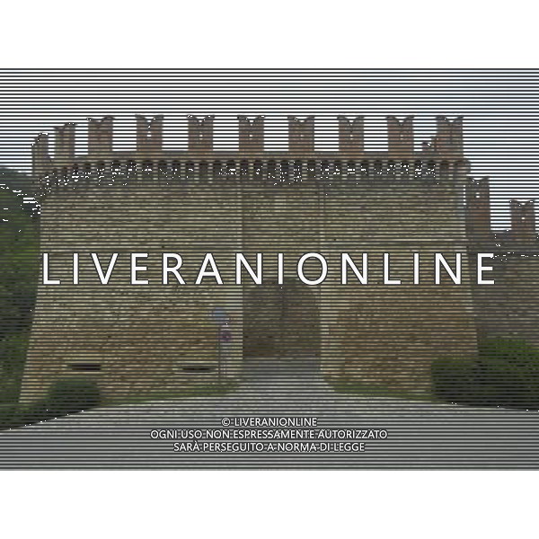 Il castello di Vigoleno  un imponente complesso fortificato della provincia di Piacenza sul confine con quella di Parma, nel comune di Vernasca AG ALDO LIVERANI *** Local Caption *** Il castello di Vigoleno  un imponente complesso fortificato della provincia di Piacenza sul confine con quella di Parma, nel comune di Vernasca