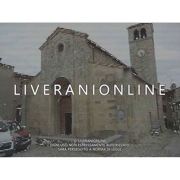 Il castello di Vigoleno  un imponente complesso fortificato della provincia di Piacenza sul confine con quella di Parma, nel comune di Vernasca NELLA FOTO CHIESA PIEVE DI SAN GIORGIO AG ALDO LIVERANI *** Local Caption *** Il castello di Vigoleno  un imponente complesso fortificato della provincia di Piacenza sul confine con quella di Parma, nel comune di Vernasca