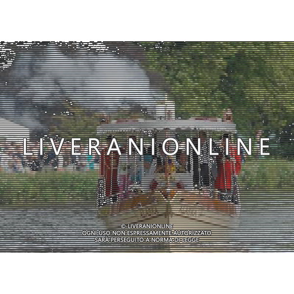 Her Majesty The Queen \' The Duke of Edinburgh at Hambleden Lock where they are greeted by the Lord-Lieutenant for Berkshire. They then travelled a short distance to Henley Business School on the boat Alaska. The Royal party were then met by the Lord Lieutenants for Buckinghamshire and Oxfordshire before taking their places for the narrated River Pageant. The Queen and Duke of Edinburgh then toured the grounds of Henley Business School meeting community groups and invited guests.The Royal party then viewed a fly past before cutting a cake and unveiling a plaque as they leave Henley Business School. 25-6-12 /PHOTOSHOT/ ALDO LIVERANI SAS - ITALY ONLY -