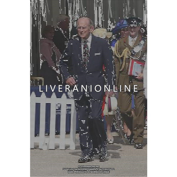 THE QUEEN AND PRINCE PHILIP ATTEND THE THREE COUNTIES DIAMOND JUBILEE RIVER PAGEANT AT THE HENLEY BUSINESS COLLEGE, NEAR HAMBLEDON, HENLEY ON THAMES, BUCKS. PRINCE PHILIP /PHOTOSHOT/ ALDO LIVERANI SAS - ITALY ONLY -