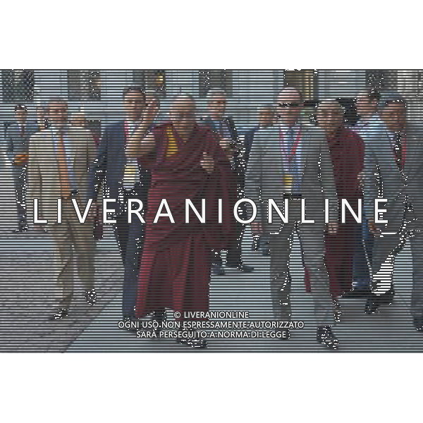 MILANO 26/6/2012 ARRIVO DEL DALAI LAMA A PALAZZO MARINO FOTO ROMANO/AG ALDO LIVERANI
