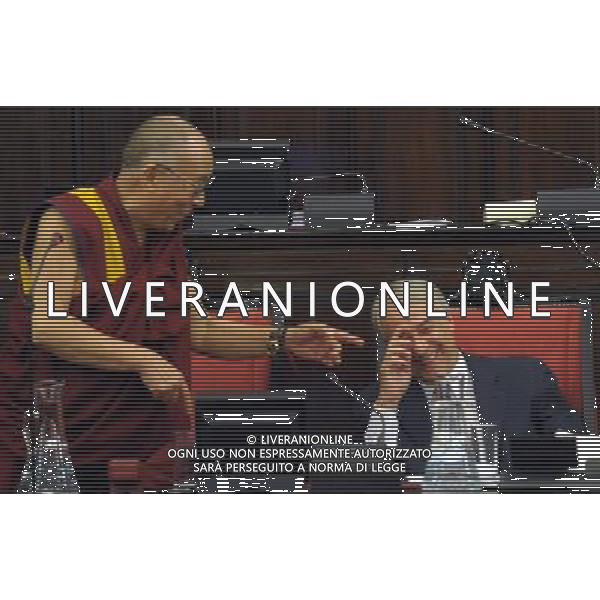 MILANO 26/6/2012 ARRIVO DEL DALAI LAMA A PALAZZO MARINO FOTO ROMANO/AG ALDO LIVERANI