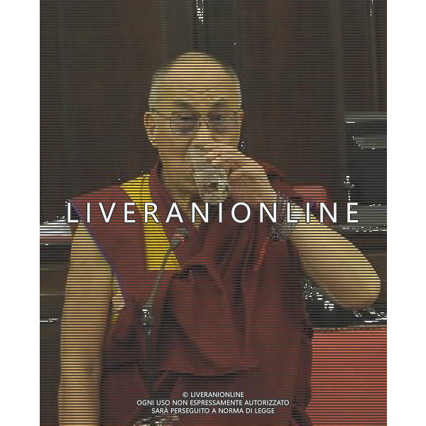 MILANO 26/6/2012 ARRIVO DEL DALAI LAMA A PALAZZO MARINO FOTO ROMANO/AG ALDO LIVERANI