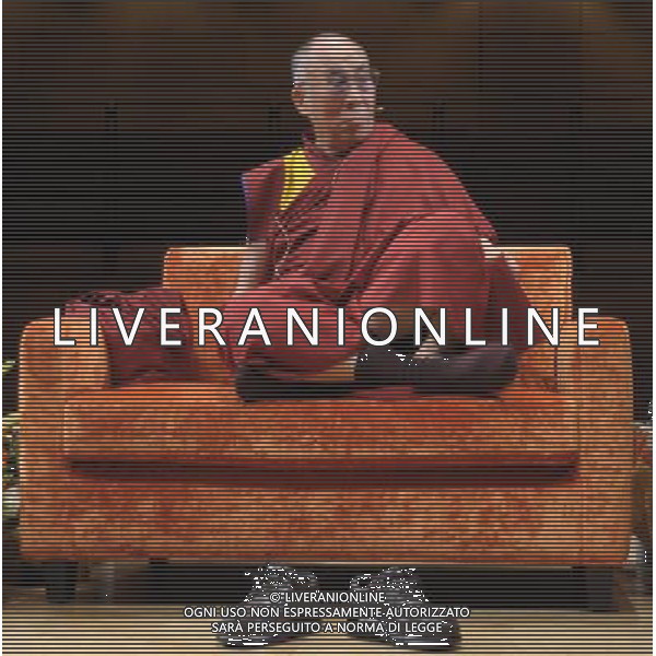MILANO 26/6/2012 IL DALAI LAMA INCONTRA I GIOVANI AL TEATRO DAL VERME FOTO ROMANO/AG ALDO LIVERANI
