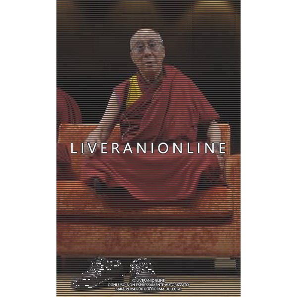 MILANO 26/6/2012 IL DALAI LAMA INCONTRA I GIOVANI AL TEATRO DAL VERME FOTO ROMANO/AG ALDO LIVERANI