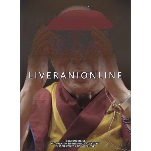 MILANO 26/6/2012 IL DALAI LAMA INCONTRA I GIOVANI AL TEATRO DAL VERME FOTO ROMANO/AG ALDO LIVERANI