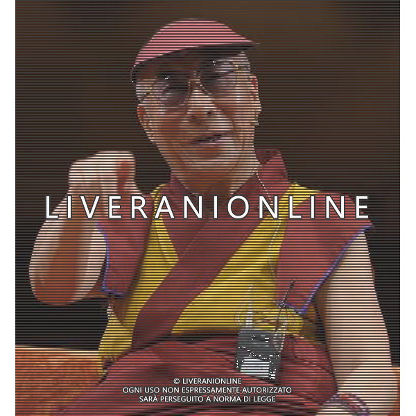MILANO 26/6/2012 IL DALAI LAMA INCONTRA I GIOVANI AL TEATRO DAL VERME FOTO ROMANO/AG ALDO LIVERANI