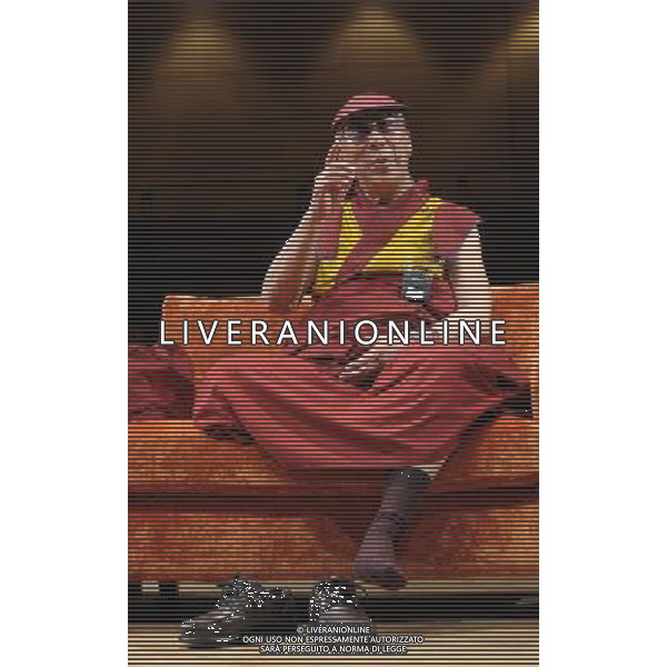 MILANO 26/6/2012 IL DALAI LAMA INCONTRA I GIOVANI AL TEATRO DAL VERME FOTO ROMANO/AG ALDO LIVERANI