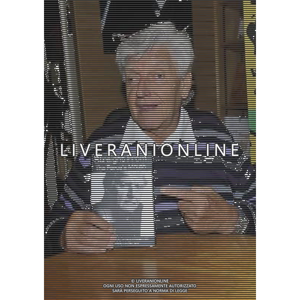 Dave Prowse MBE at Coles Books Crown Walk Bicester signing his new book Straight From The Forces\'s Mouth - ©photoshot/AGENZIA ALDO LIVERANI SAS - ITALY ONLY - EDITORIAL USE ONLY