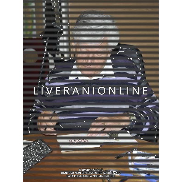 Dave Prowse MBE at Coles Books Crown Walk Bicester signing his new book Straight From The Forces\'s Mouth - ©photoshot/AGENZIA ALDO LIVERANI SAS - ITALY ONLY - EDITORIAL USE ONLY