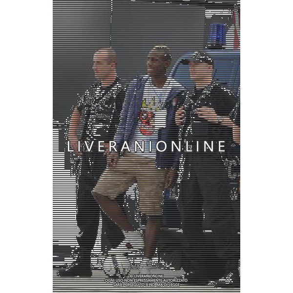 !!!UWAGA PAPARAZZI!!! BRAK ZGODY NA PUBLIKACJE. AUTOR NIE PONOSI ODPOWIEDZIALNOSCI ZA SKUTKI PRAWNE ZWIAZANE Z PUBLIKACJA. KRAKOW 26.06.2012 MLODSZY BRAT MARIO BALOTELLI ENOCH BALOTELII W CZASIE TRENINGU REPREZENTACJI WLOCHY PRZED STADIONIEM CRACOVIA KRAKOW KAPKOWAL Z OCHRONIARZEM. ZROBIL SOBIE TEZ PAMIATKOWE ZDJECIE Z POLICJA. NA SAM KONIEC UCIEKAL PRZED PAPARAZZI. N Z ENOCH BALOTELLI ROBI SOBIE PAMIATKOWE ZDJECIE Z POLICJANTAMI FOT. JAKUB GRUCA/ TOMASZ JAGODZINSKI/ NEWSPIX.PL --- Newspix.pl Little Brother Enoch BALOTELII Mario Balotelli during training REPRESENTATION FROM ITALY Cracovia Krakow stadium played ball with the bodyguard. DO a commemorative picture with the police. At the end I was running away from paparazzi. ENOCH BALOTELLI FRATELLO DI MARIO BALOTELLI GIOCA A CALCIO CON LA POLIZIA IN POLONIA NEL RITIRO DELL\'ITALIA PH.AG ALDO LIVERANI SAS - ITALY ONLY - *** Local Caption *** www.newspix.pl mail us: info@newspix.pl call us: 0048 022 23 22 222 --- Polish Picture Agency by Ringier Axel Springer Poland