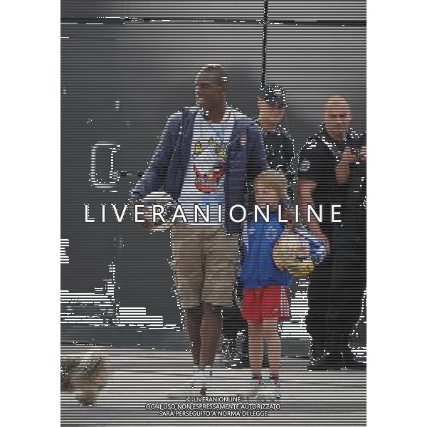 !!!UWAGA PAPARAZZI!!! BRAK ZGODY NA PUBLIKACJE. AUTOR NIE PONOSI ODPOWIEDZIALNOSCI ZA SKUTKI PRAWNE ZWIAZANE Z PUBLIKACJA. KRAKOW 26.06.2012 MLODSZY BRAT MARIO BALOTELLI ENOCH BALOTELII W CZASIE TRENINGU REPREZENTACJI WLOCHY PRZED STADIONIEM CRACOVIA KRAKOW KAPKOWAL Z OCHRONIARZEM. ZROBIL SOBIE TEZ PAMIATKOWE ZDJECIE Z POLICJA. NA SAM KONIEC UCIEKAL PRZED PAPARAZZI. N Z ENOCH BALOTELLI FOT. JAKUB GRUCA/ TOMASZ JAGODZINSKI/ NEWSPIX.PL --- Newspix.pl Little Brother Enoch BALOTELII Mario Balotelli during training REPRESENTATION FROM ITALY Cracovia Krakow stadium played ball with the bodyguard. DO a commemorative picture with the police. At the end I was running away from paparazzi. ENOCH BALOTELLI FRATELLO DI MARIO BALOTELLI GIOCA A CALCIO CON LA POLIZIA IN POLONIA NEL RITIRO DELL\'ITALIA PH.AG ALDO LIVERANI SAS - ITALY ONLY - *** Local Caption *** www.newspix.pl mail us: info@newspix.pl call us: 0048 022 23 22 222 --- Polish Picture Agency by Ringier Axel Springer Poland
