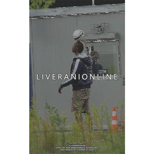 !!!UWAGA PAPARAZZI!!! BRAK ZGODY NA PUBLIKACJE. AUTOR NIE PONOSI ODPOWIEDZIALNOSCI ZA SKUTKI PRAWNE ZWIAZANE Z PUBLIKACJA. KRAKOW 26.06.2012 MLODSZY BRAT MARIO BALOTELLI ENOCH BALOTELII W CZASIE TRENINGU REPREZENTACJI WLOCHY PRZED STADIONIEM CRACOVIA KRAKOW KAPKOWAL Z OCHRONIARZEM. ZROBIL SOBIE TEZ PAMIATKOWE ZDJECIE Z POLICJA. NA SAM KONIEC UCIEKAL PRZED PAPARAZZI. N Z ENOCH BALOTELLI KAPKUJE Z FUNCKJONARIUSZEM OCHRONY FOT. JAKUB GRUCA/ TOMASZ JAGODZINSKI/ NEWSPIX.PL --- Newspix.pl Little Brother Enoch BALOTELII Mario Balotelli during training REPRESENTATION FROM ITALY Cracovia Krakow stadium played ball with the bodyguard. DO a commemorative picture with the police. At the end I was running away from paparazzi. ENOCH BALOTELLI FRATELLO DI MARIO BALOTELLI GIOCA A CALCIO CON LA POLIZIA IN POLONIA NEL RITIRO DELL\'ITALIA PH.AG ALDO LIVERANI SAS - ITALY ONLY - *** Local Caption *** www.newspix.pl mail us: info@newspix.pl call us: 0048 022 23 22 222 --- Polish Picture Agency by Ringier Axel Springer Poland